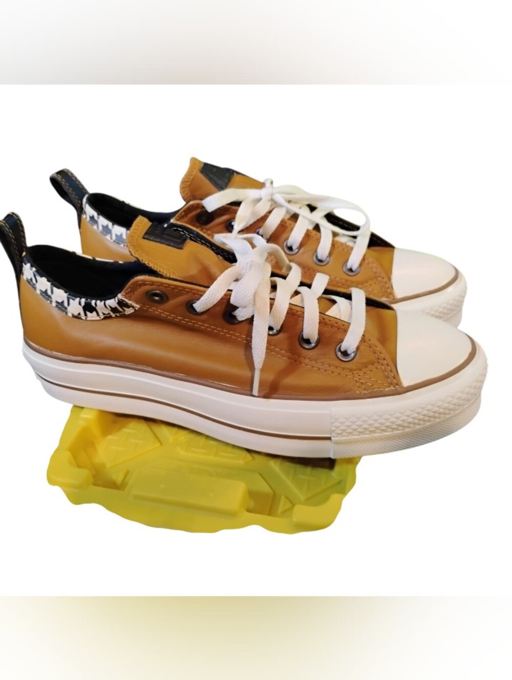 Converse Chuck Taylor All Star Lift Platform – Saddle Leather- Women's 10 NWOT